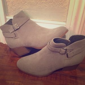 Women’s shoes